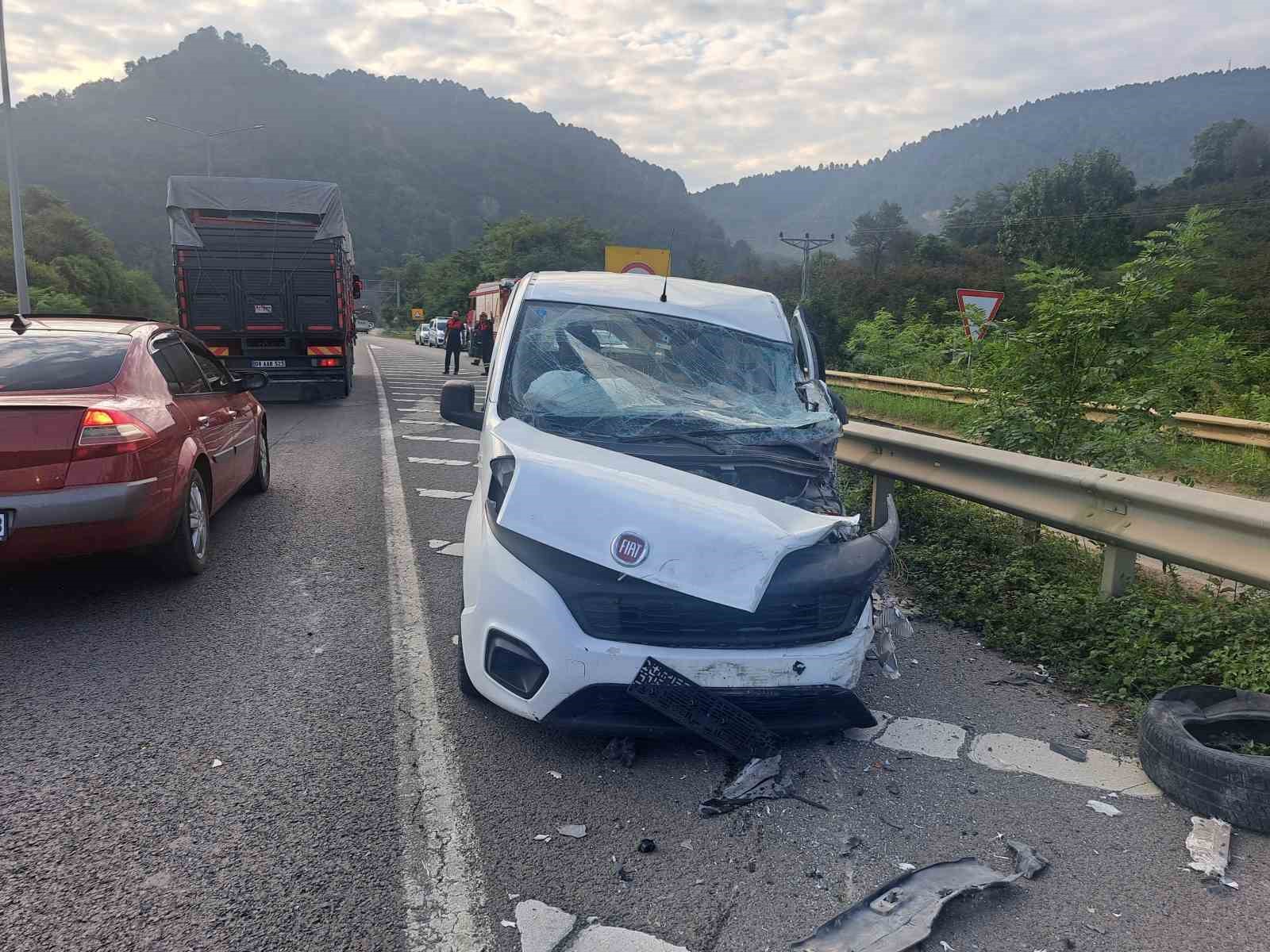 Ordu’da tünel çıkışı zincirleme kaza: 1’i ağır 5 yaralı
