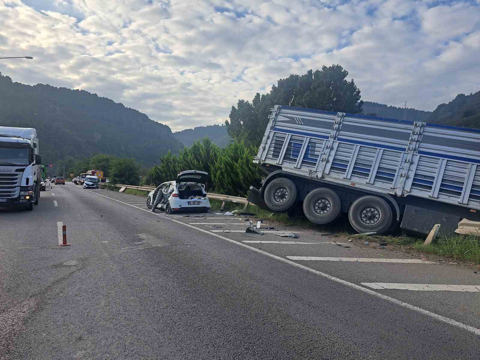 Ordu’da tünel çıkışı zincirleme kaza: 1’i ağır 5 yaralı
