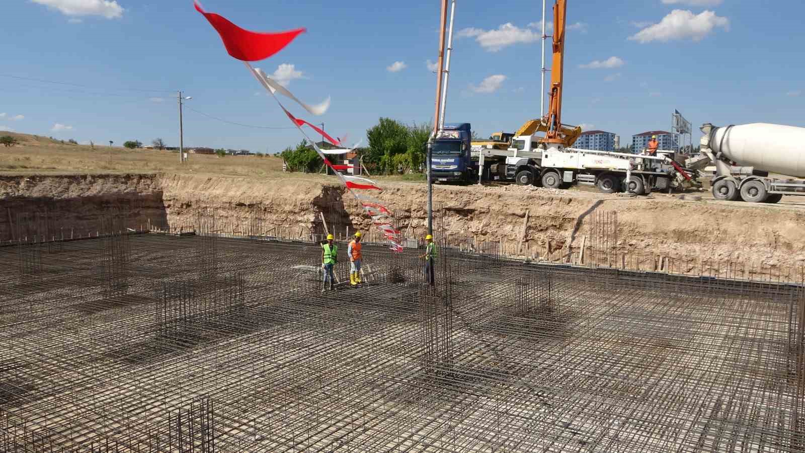 Uşak’ta hayırsever tarafından yapılan okulun temeli törenle atıldı
