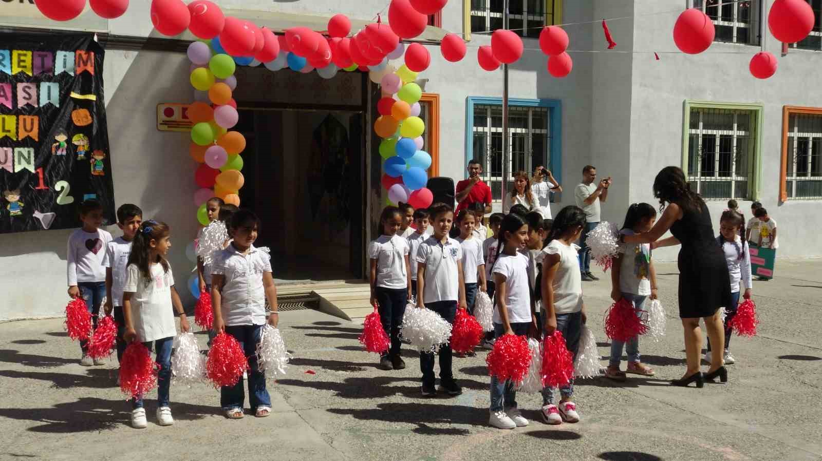 Gercüş’te İlköğretim Haftası oyun havasıyla kutlandı
