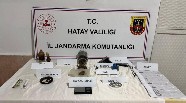 Hatay’da 773 litre kaçak alkol ile 6 bin sigara ele geçirildi
