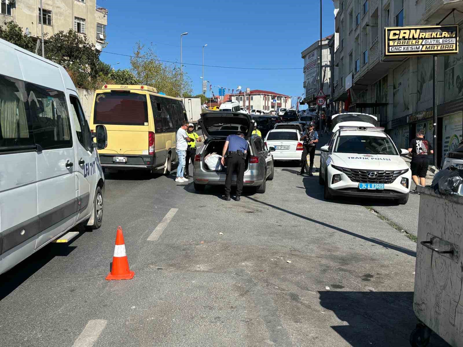 Esenyurt’ta geniş çaplı denetim: Aranan 4 şahıs yakalandı
