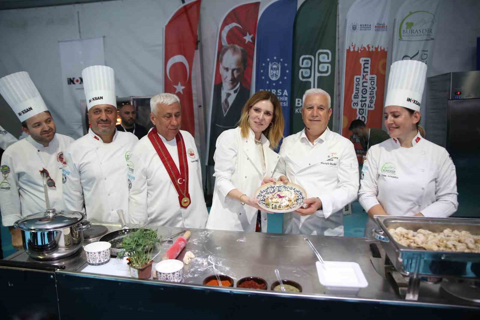 Gastronomi Festivali’nde ‘Bursa süt helvası’ rekor denemesi
