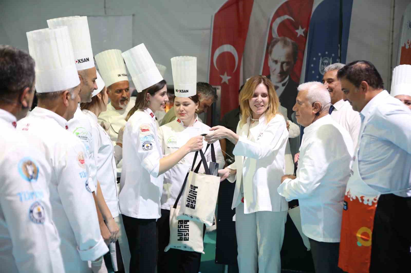 Gastronomi Festivali’nde ‘Bursa süt helvası’ rekor denemesi
