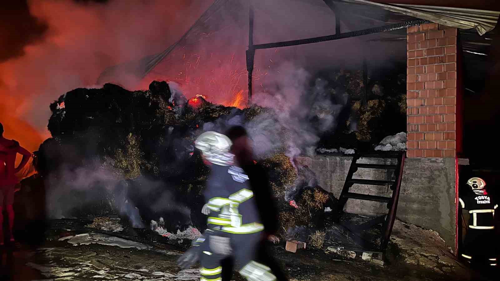 Alevlere teslim olan 600 balya saman küle döndü
