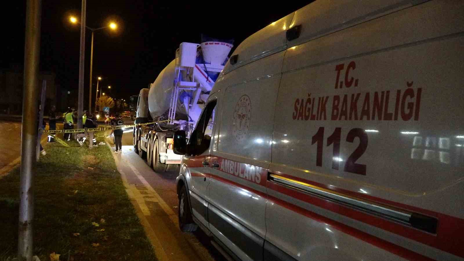 Beton mikserinin altında kalan 3 yaşındaki çocuk ağır yaralandı
