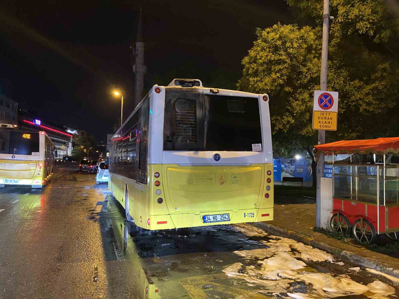 Beyoğlu’nda İETT otobüsünde korkutan yangın
