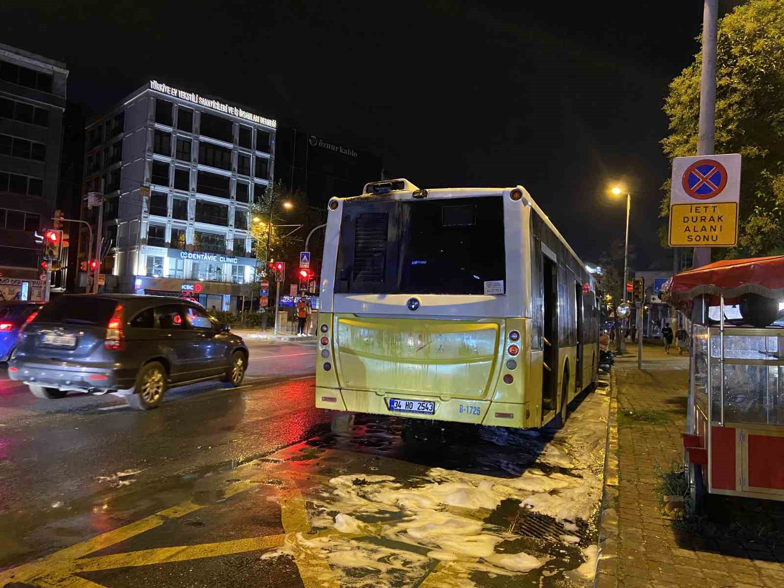 Beyoğlu’nda İETT otobüsünde korkutan yangın
