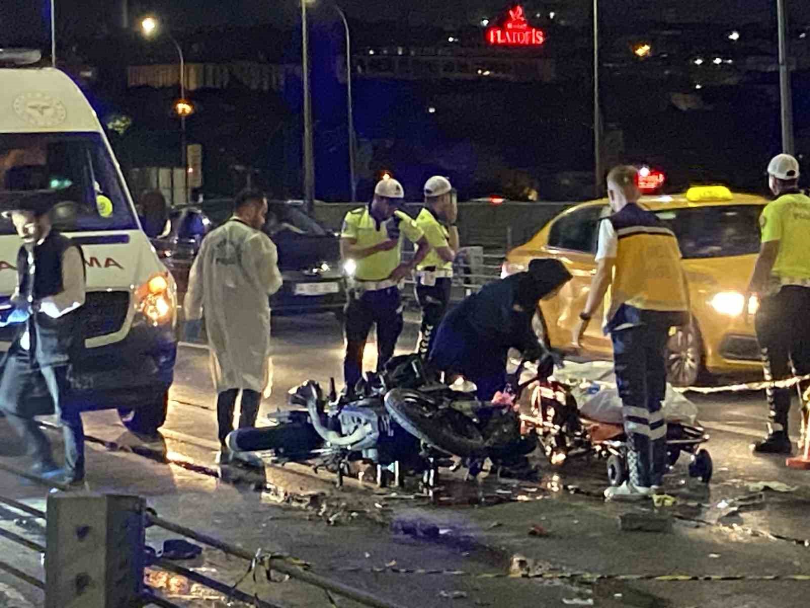 Haliç Köprüsü’ndeki feci kazada motosiklet, yol temizleme aracına çarptı: 1 ölü
