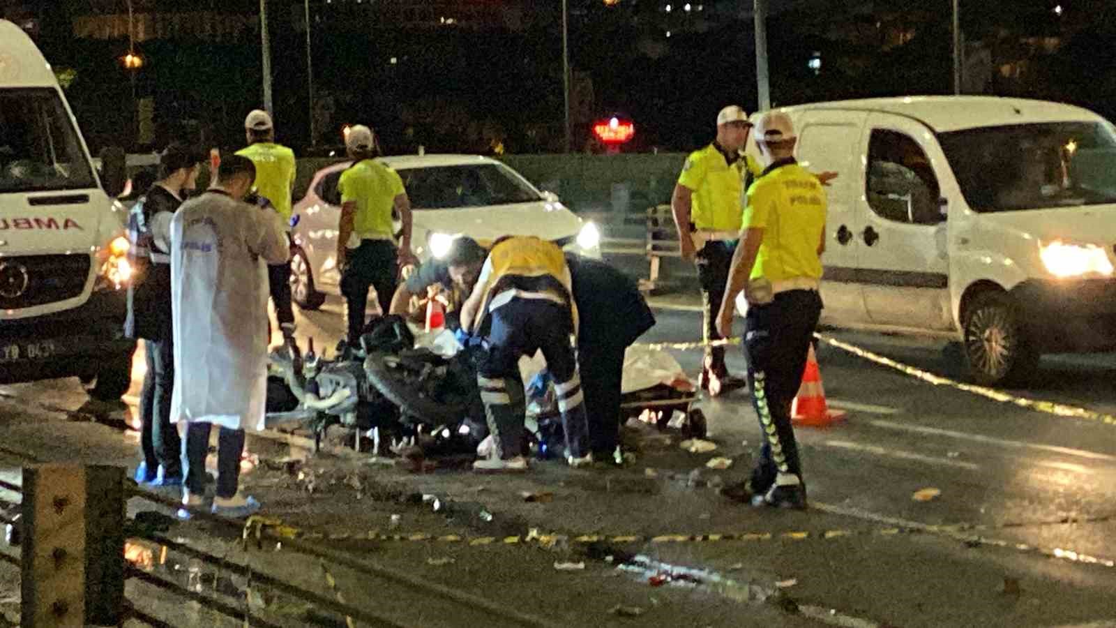 Haliç Köprüsü’ndeki feci kazada motosiklet, yol temizleme aracına çarptı: 1 ölü
