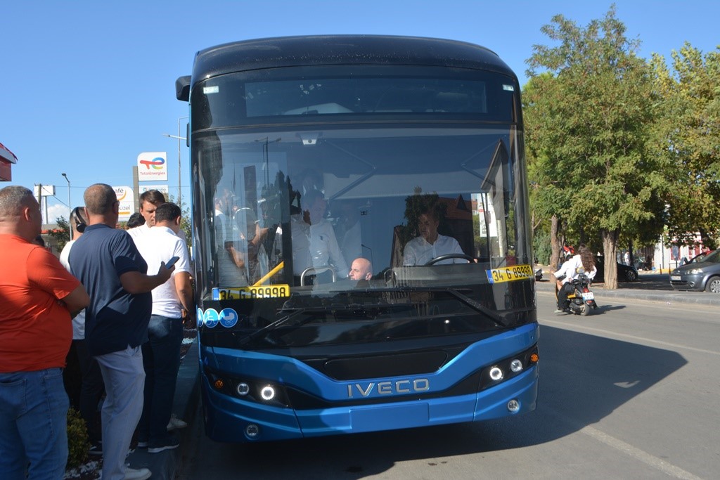 Başkan Akın, elektrikli otobüs ile Ayvalık’ta test sürüşü yaptı
