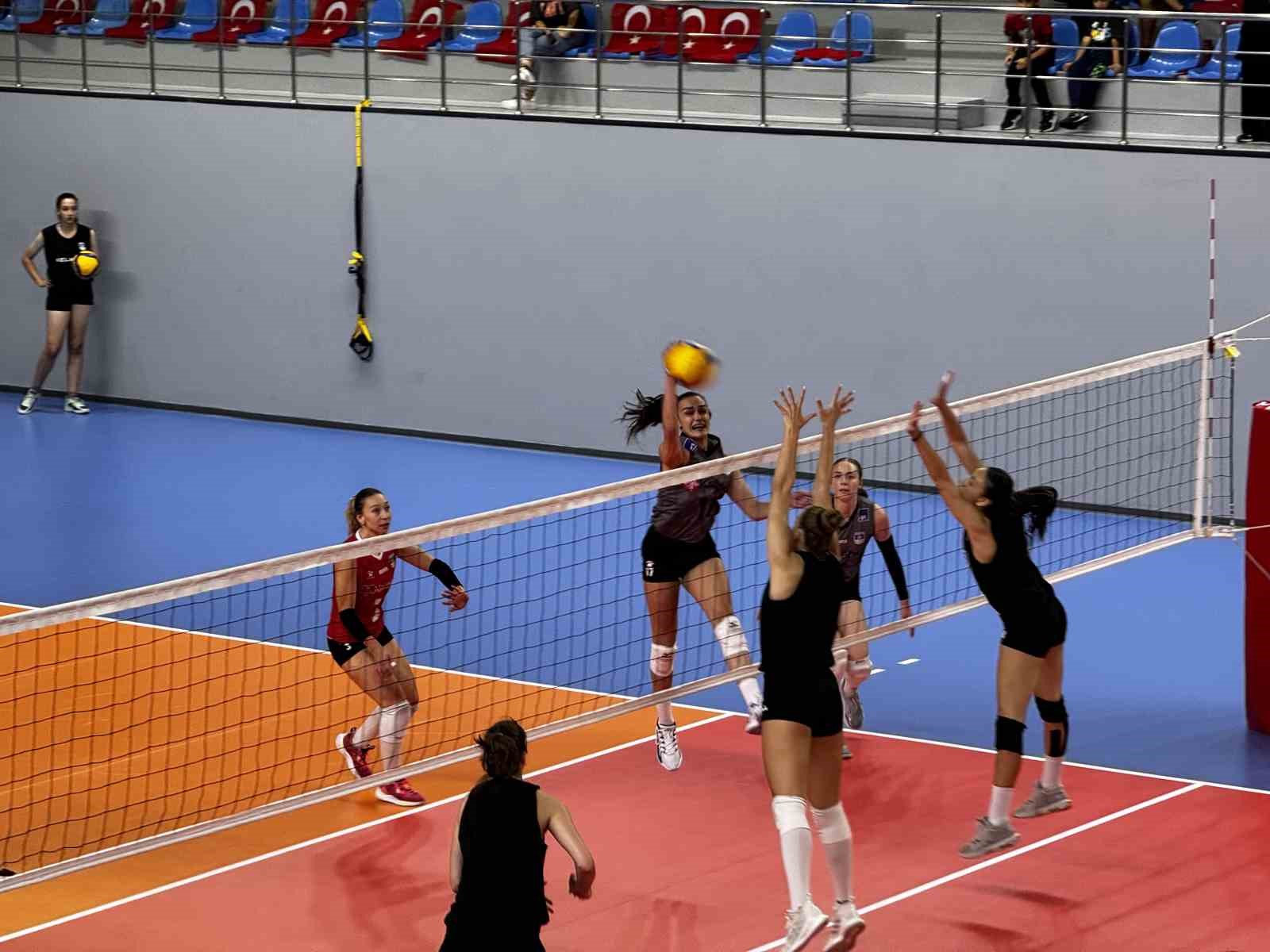 Bahçelievler’de Cumhuriyet Kupası Kadınlar Voleybol Turnuvası başladı
