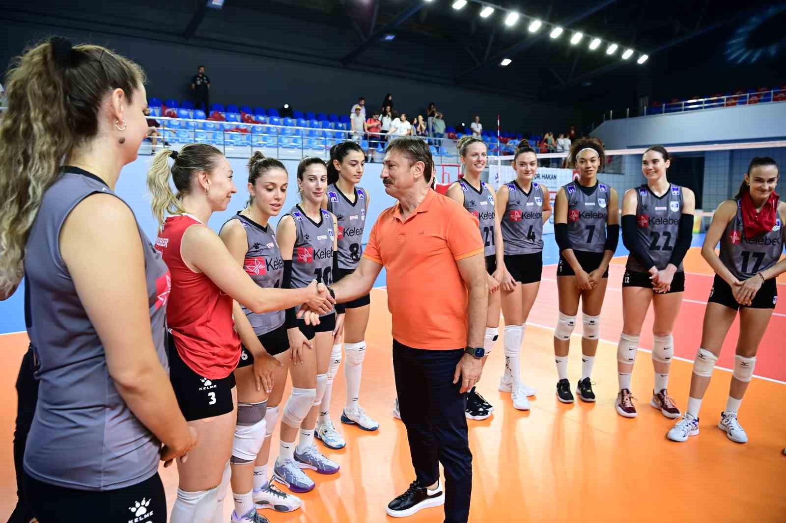 Bahçelievler’de Cumhuriyet Kupası Kadınlar Voleybol Turnuvası başladı
