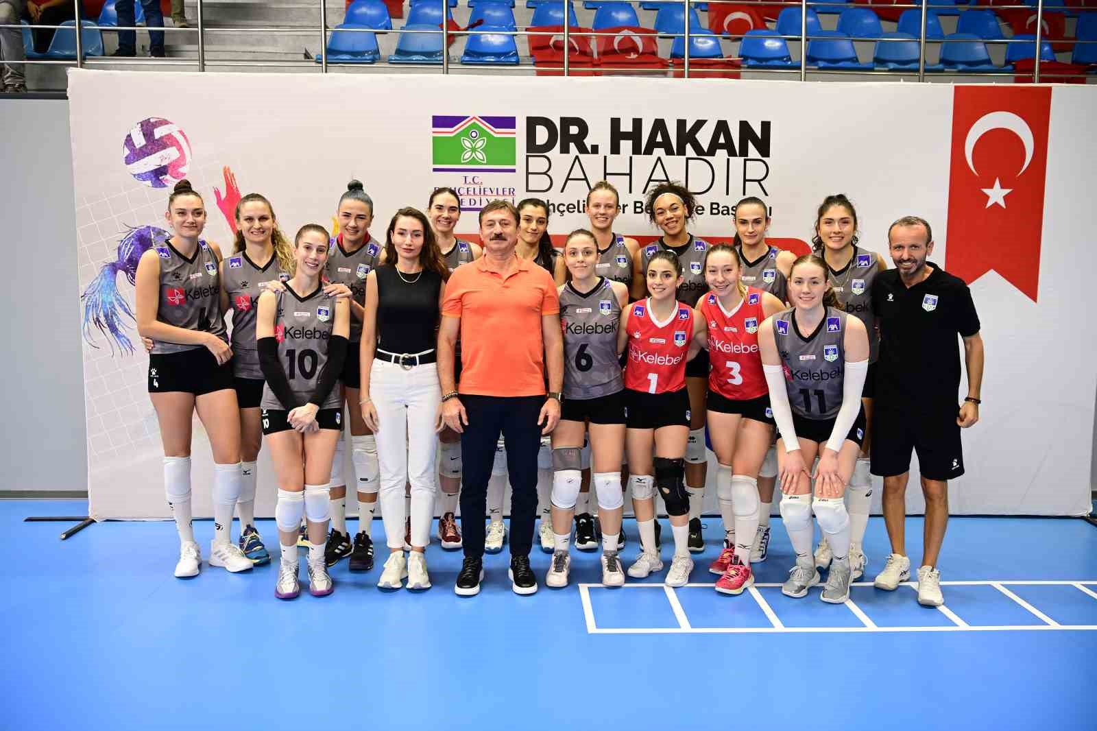 Bahçelievler’de Cumhuriyet Kupası Kadınlar Voleybol Turnuvası başladı
