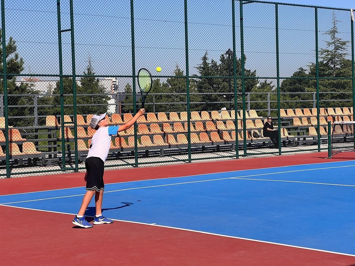 Kayseri Büyükşehir, 12 Yaş Hafta Sonu Tenis Turnuvası’na ev sahipliği yapıyor
