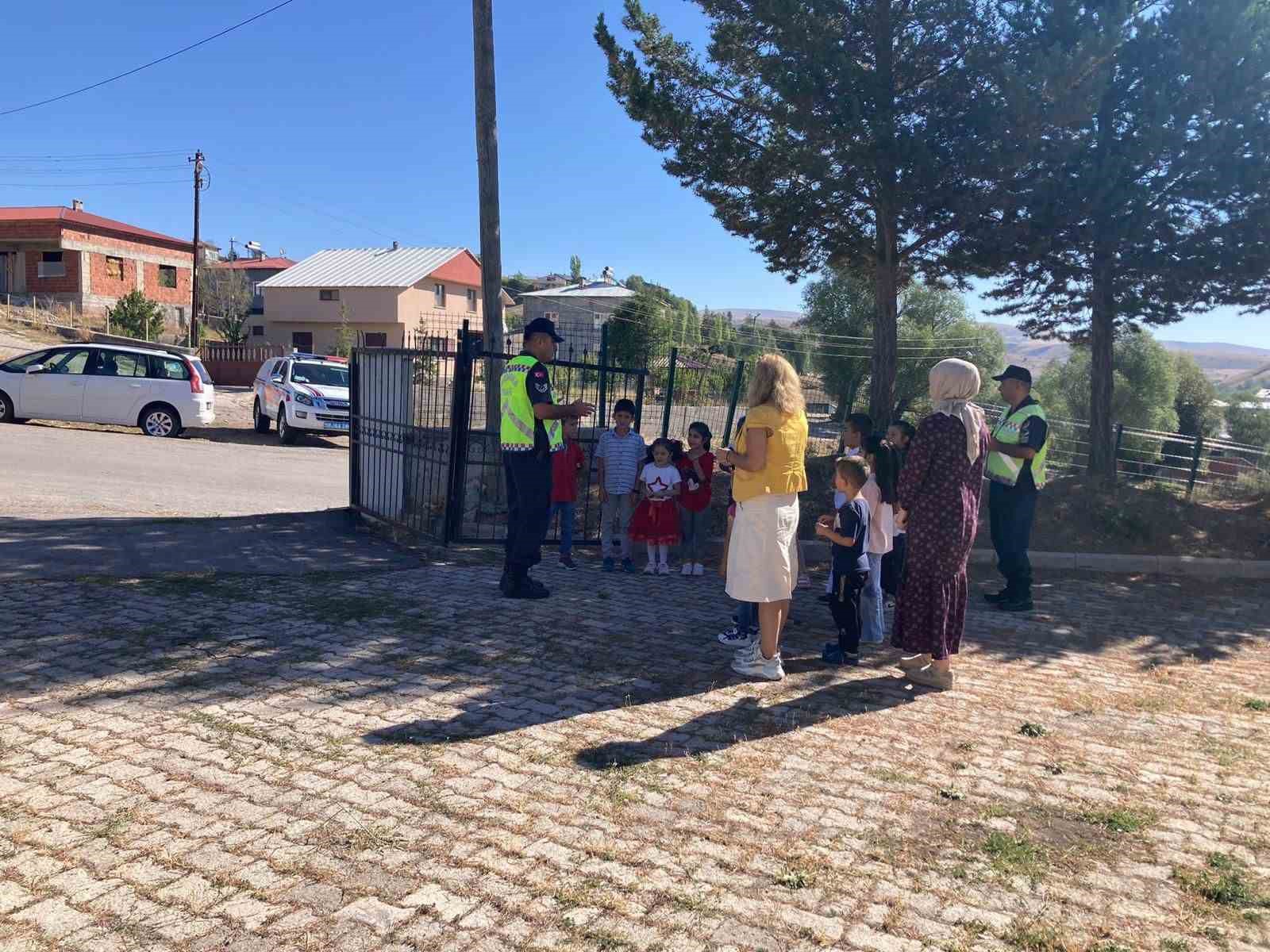 Sivas’ta jandarma ekipleri okul servislerini denetlendi
