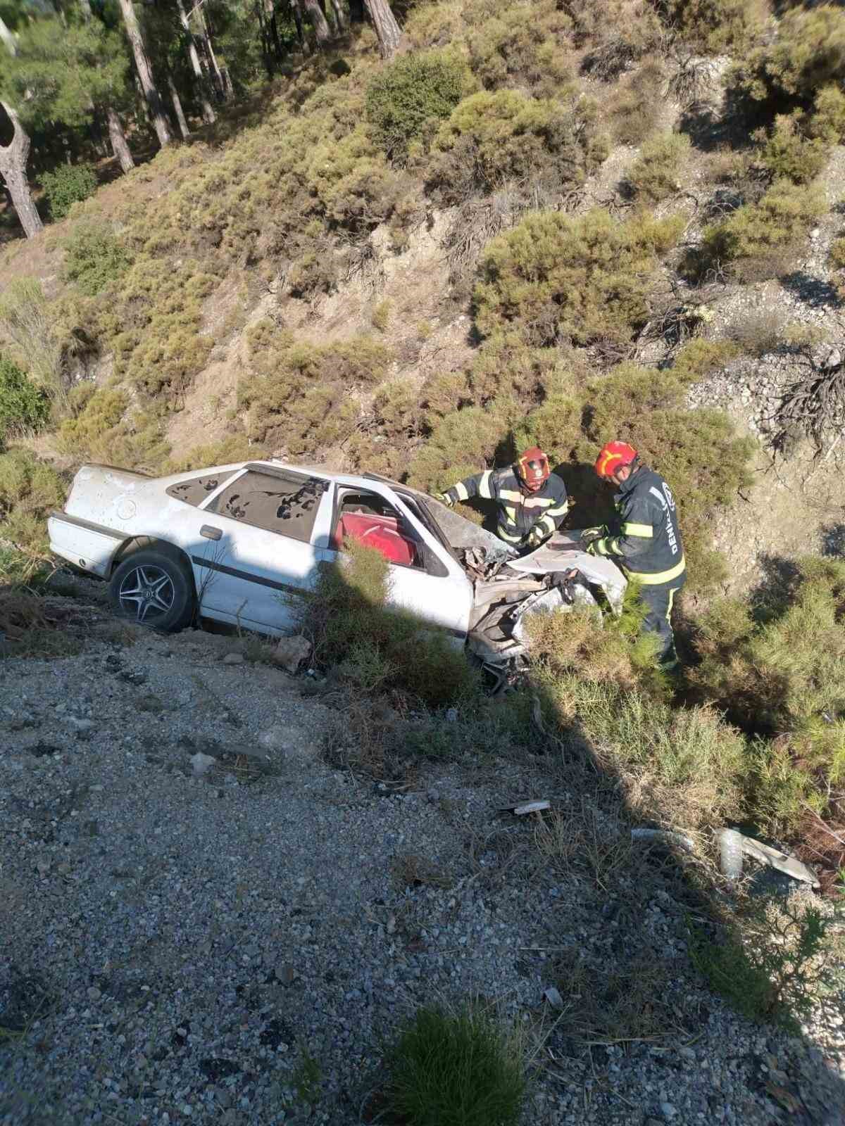 Denizlili yeni evli çift balayı dönüşü kaza yaptı; 1 ölü 1 yaralı
