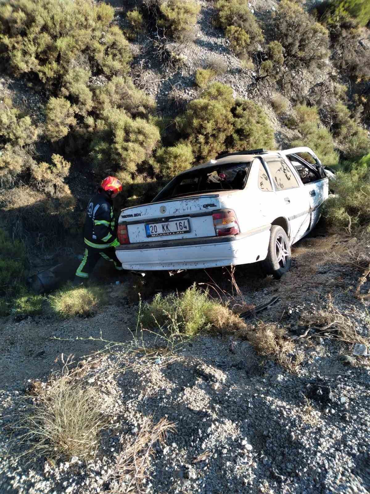 Denizlili yeni evli çift balayı dönüşü kaza yaptı; 1 ölü 1 yaralı
