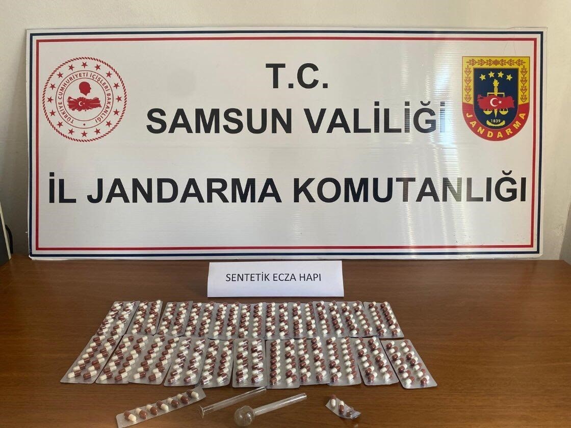 Samsun’da 947 adet sentetik ecza ele geçirildi
