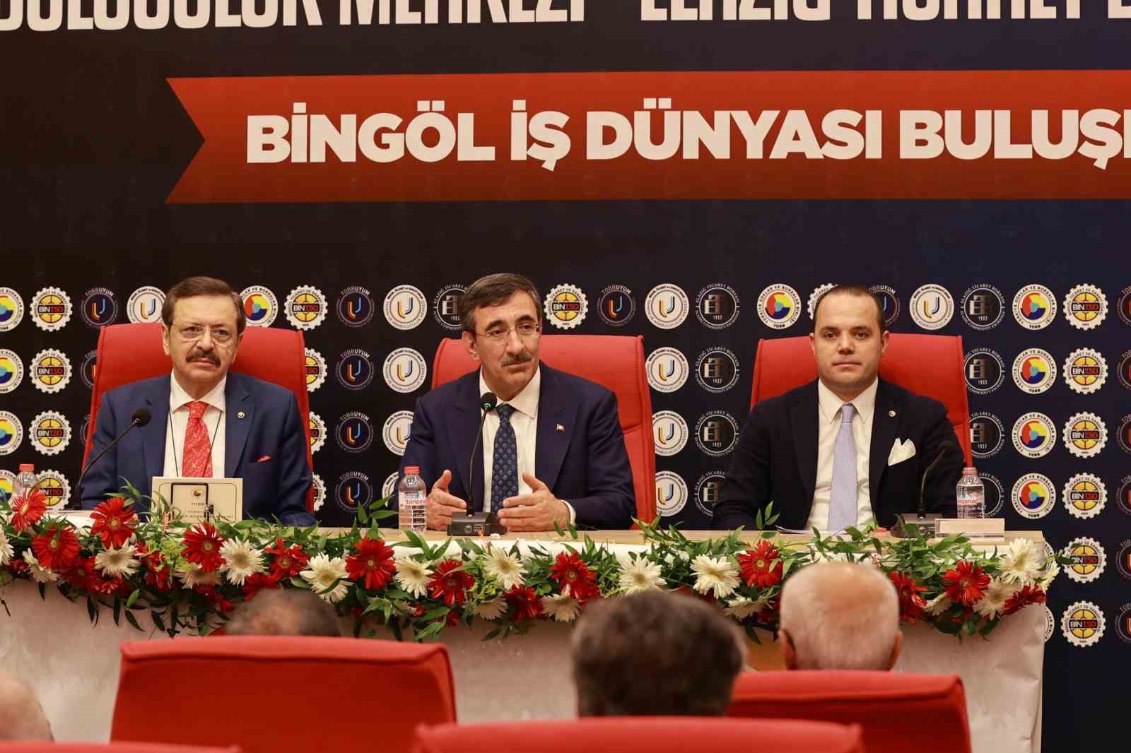 Bingöl’de vergi, ihracat ve istihdam rekortmenlerine ödülleri verildi
