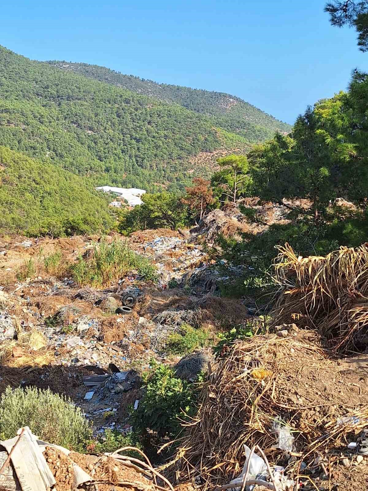 Mersin’de bir çöplükte çıplak erkek cesedi bulundu
