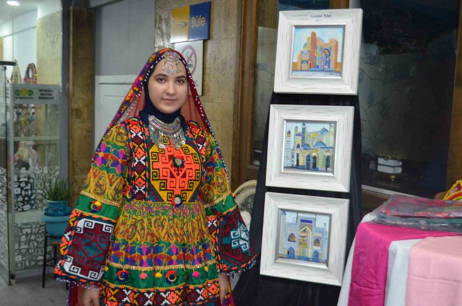 Afganistanlı Genç Ressam Muradi, Afgan renklerini Ankaralı sanatseverlerin beğenisine sundu
