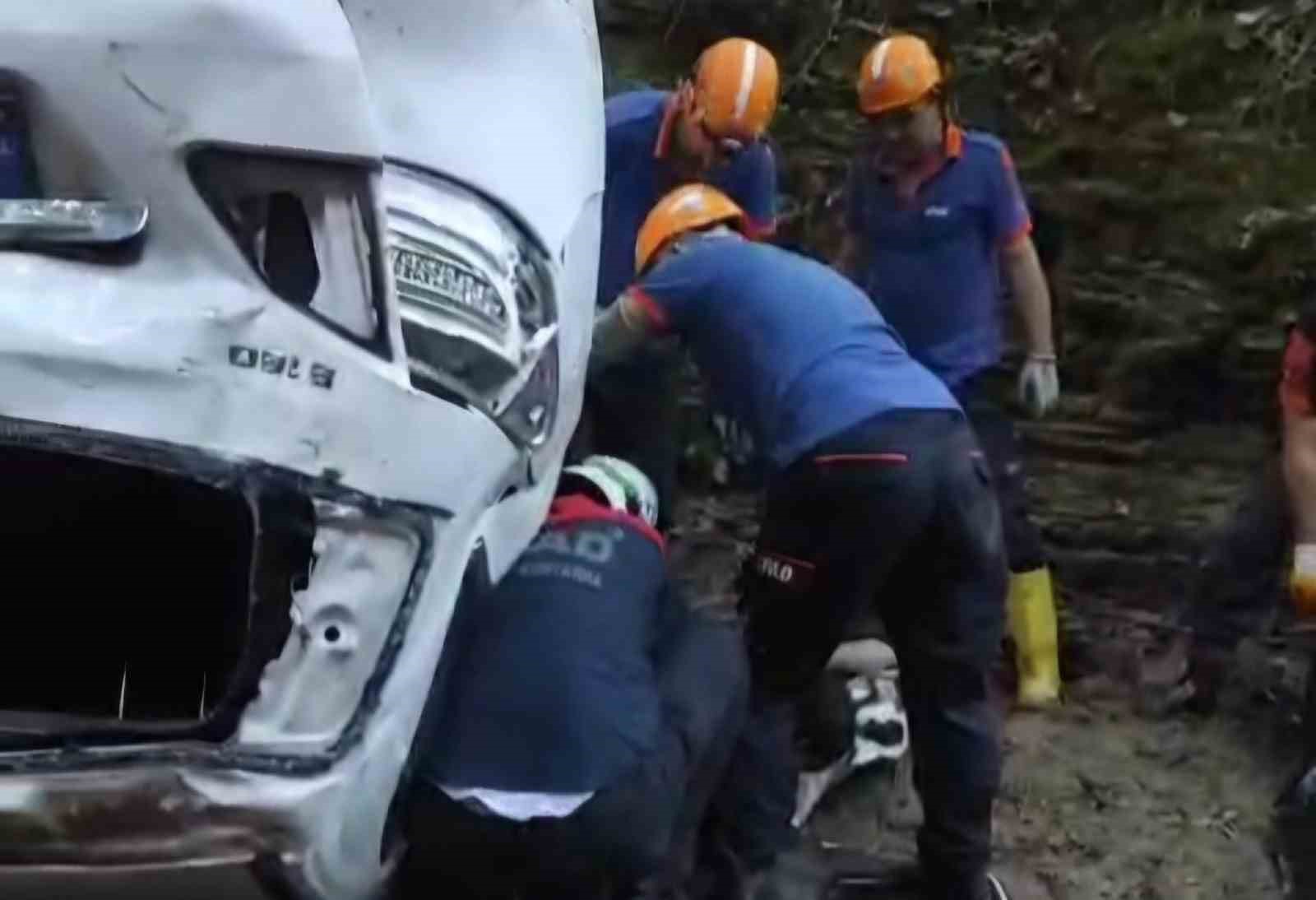 Kazadan 8 saat sonra yardım isteyen sürücünün araçtaki arkadaşı hayatını kaybetti
