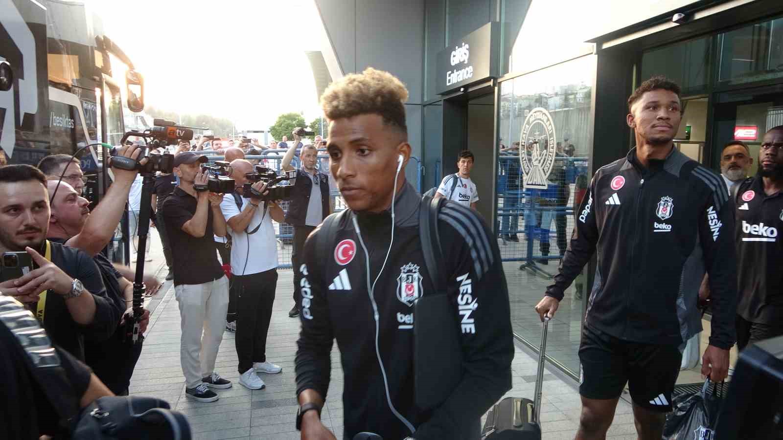 Beşiktaş kafilesi, Trabzon’a iniş yaptı
