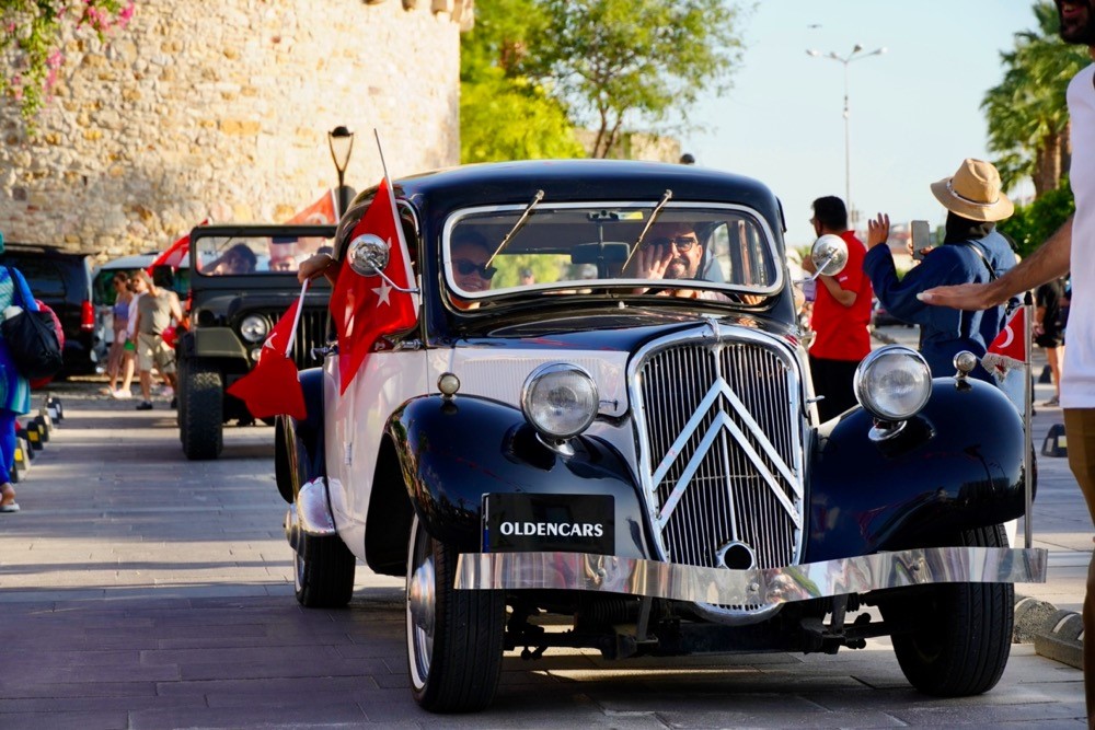 Çeşme Festivali “90’larda Çeşme” teması ile başladı
