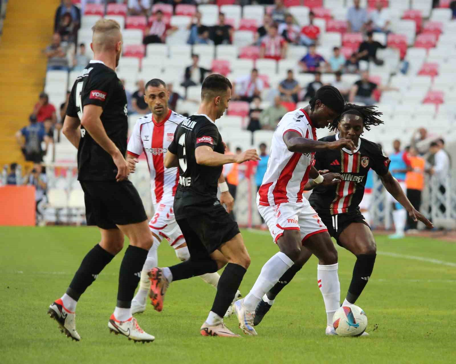 Trendyol Süper Lig: Sivasspor: 3 - Gaziantep FK: 2 (Maç sonucu)
