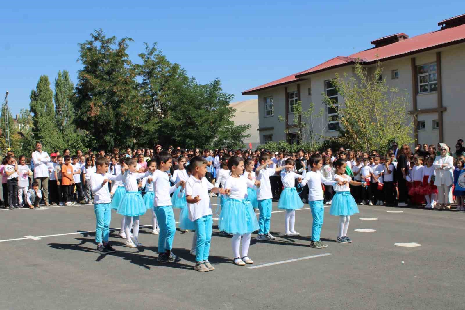 Hamur’da İlköğretim Haftası renkli geçti
