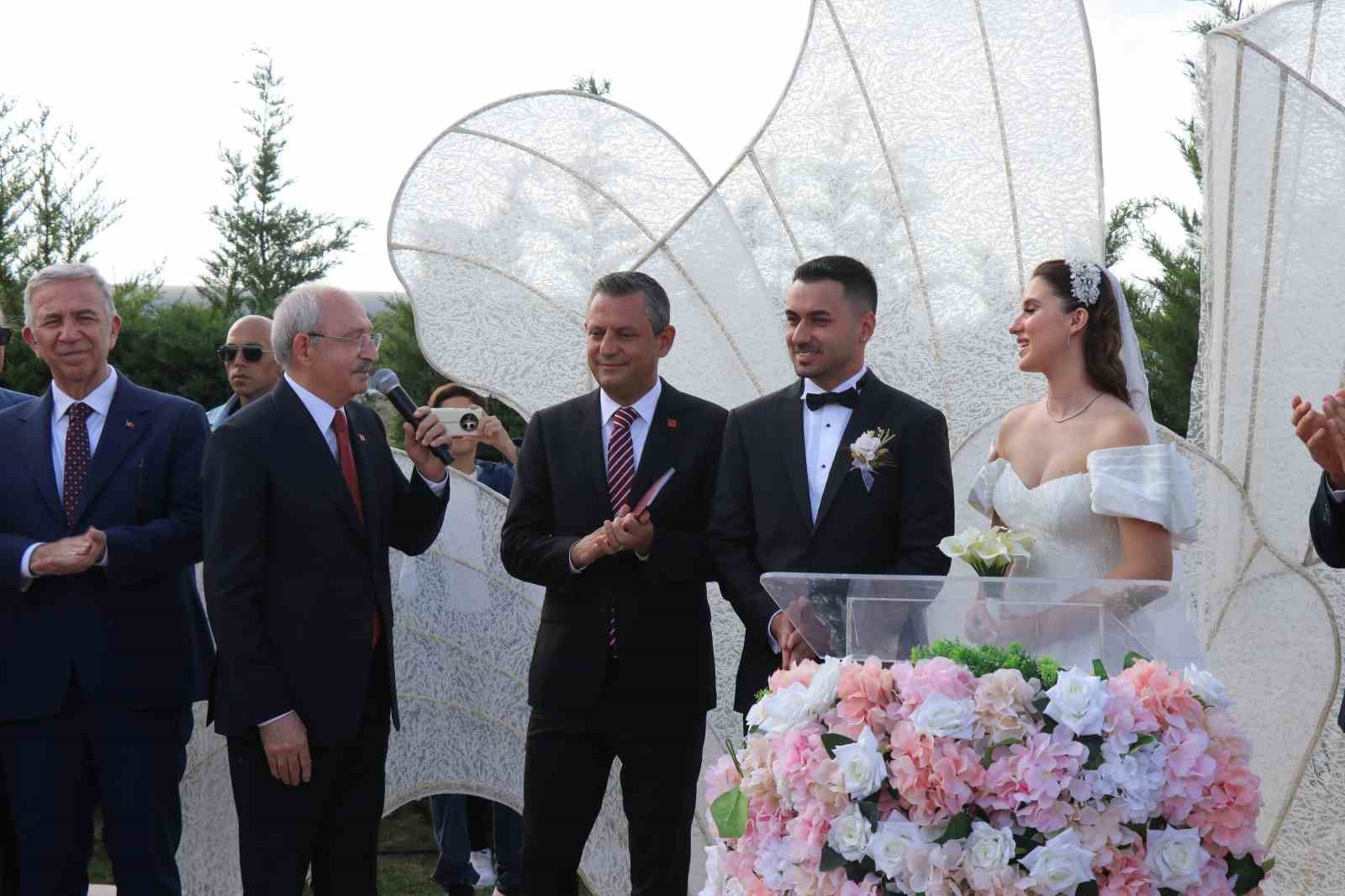 Özel ve Kılıçdaroğlu, TBMM Başkanvekili Karaca’nın oğlunun nikah şahidi oldu
