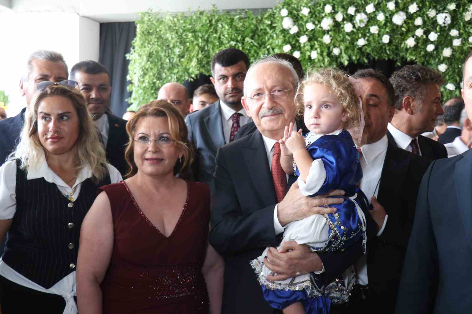 Özel ve Kılıçdaroğlu, TBMM Başkanvekili Karaca’nın oğlunun nikah şahidi oldu
