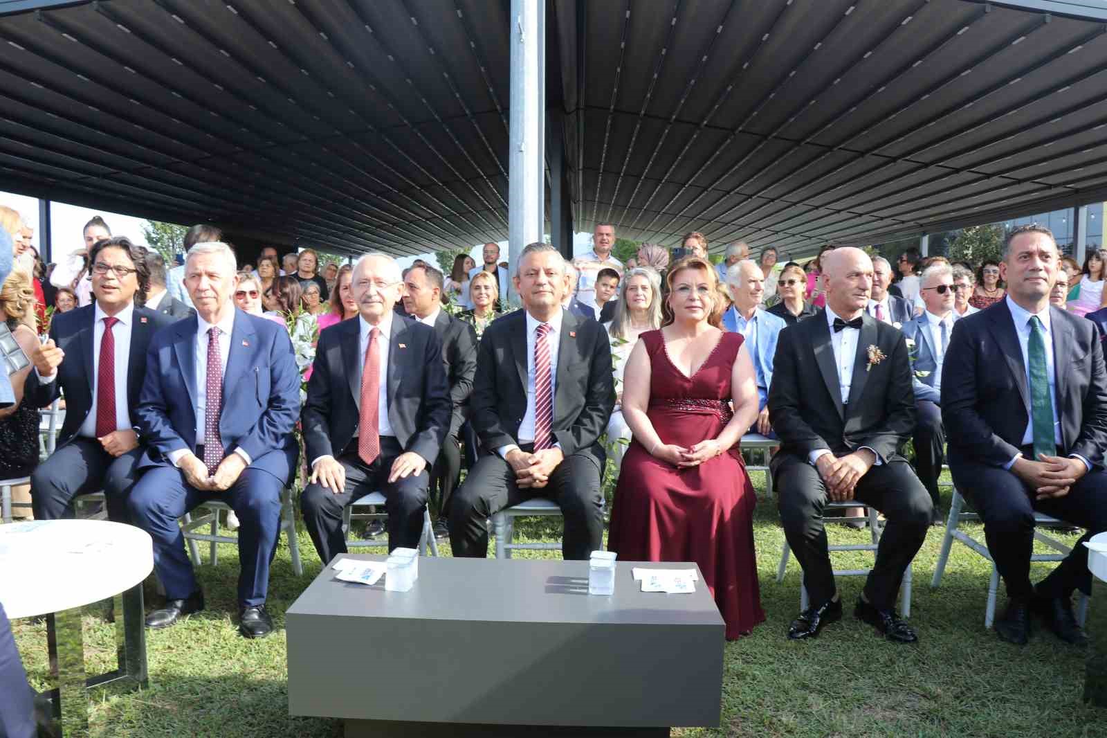 Özel ve Kılıçdaroğlu, TBMM Başkanvekili Karaca’nın oğlunun nikah şahidi oldu
