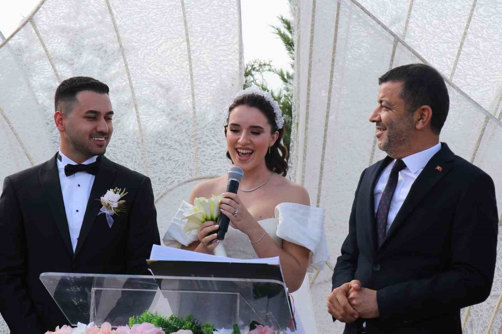 Özel ve Kılıçdaroğlu, TBMM Başkanvekili Karaca’nın oğlunun nikah şahidi oldu
