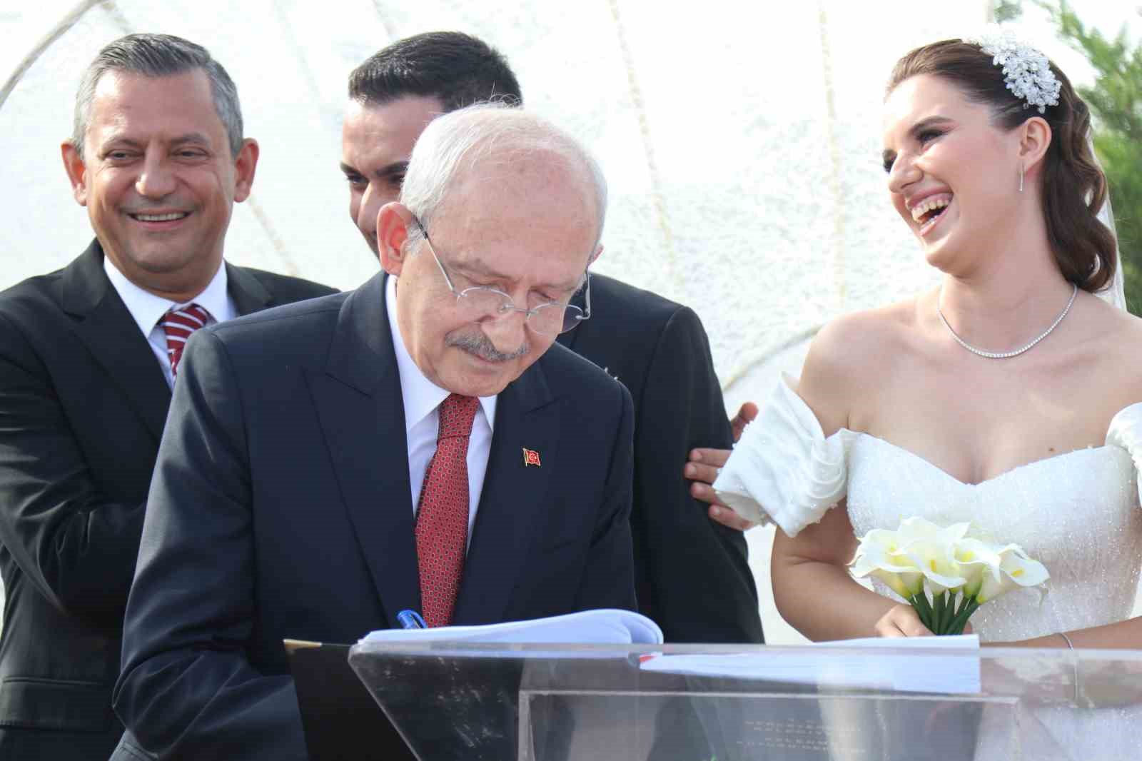 Özel ve Kılıçdaroğlu, TBMM Başkanvekili Karaca’nın oğlunun nikah şahidi oldu
