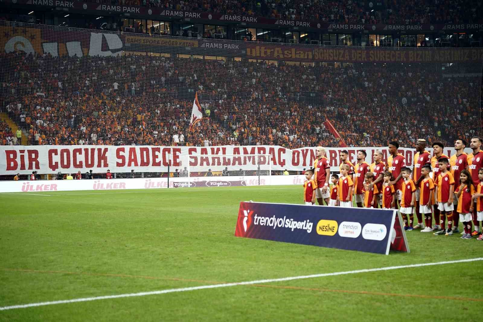 Trendyol Süper Lig: Galatasaray: 1 - Çaykur Rizespor: 0 (Maç devam ediyor)
