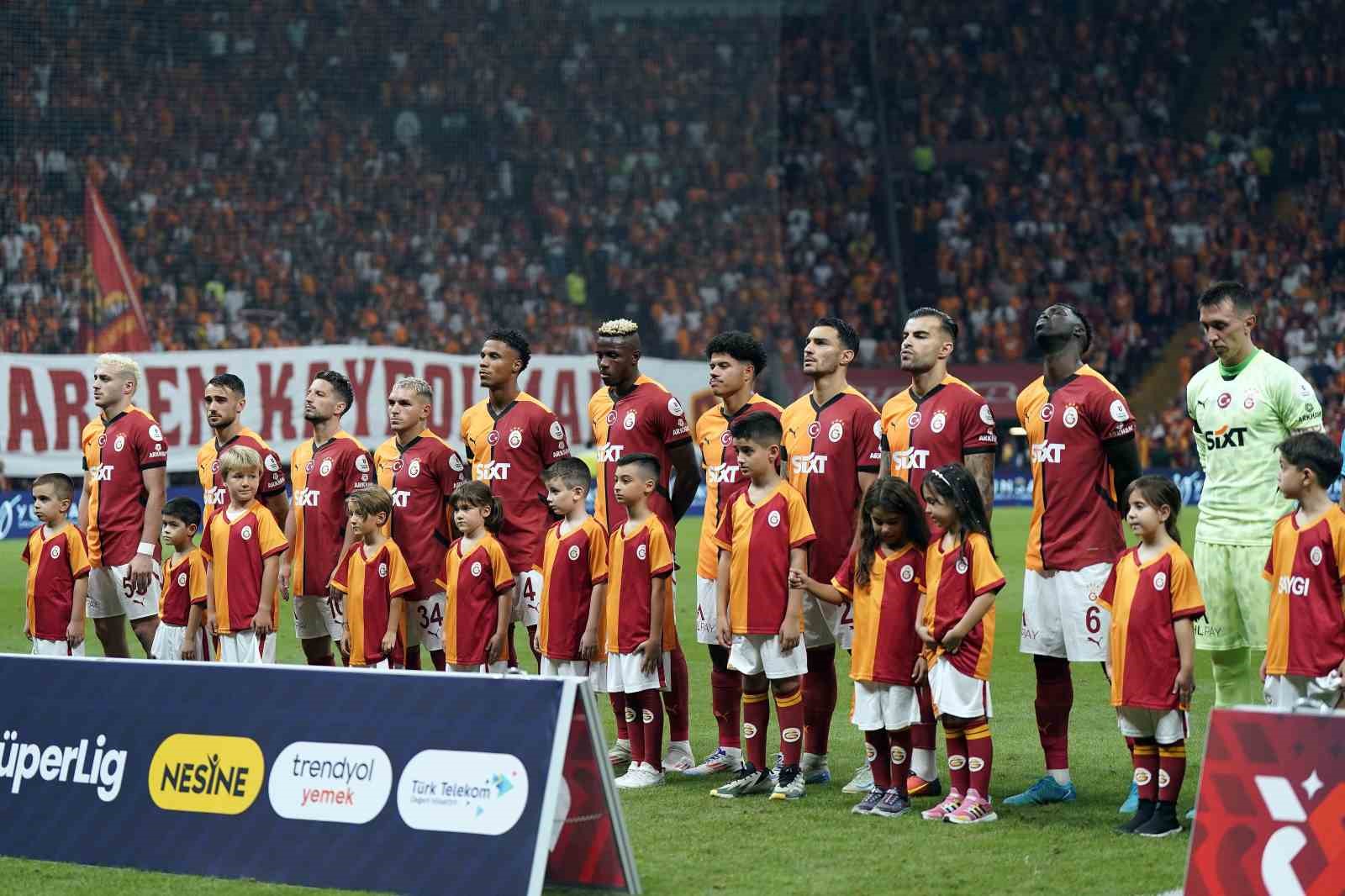 Trendyol Süper Lig: Galatasaray: 1 - Çaykur Rizespor: 0 (Maç devam ediyor)
