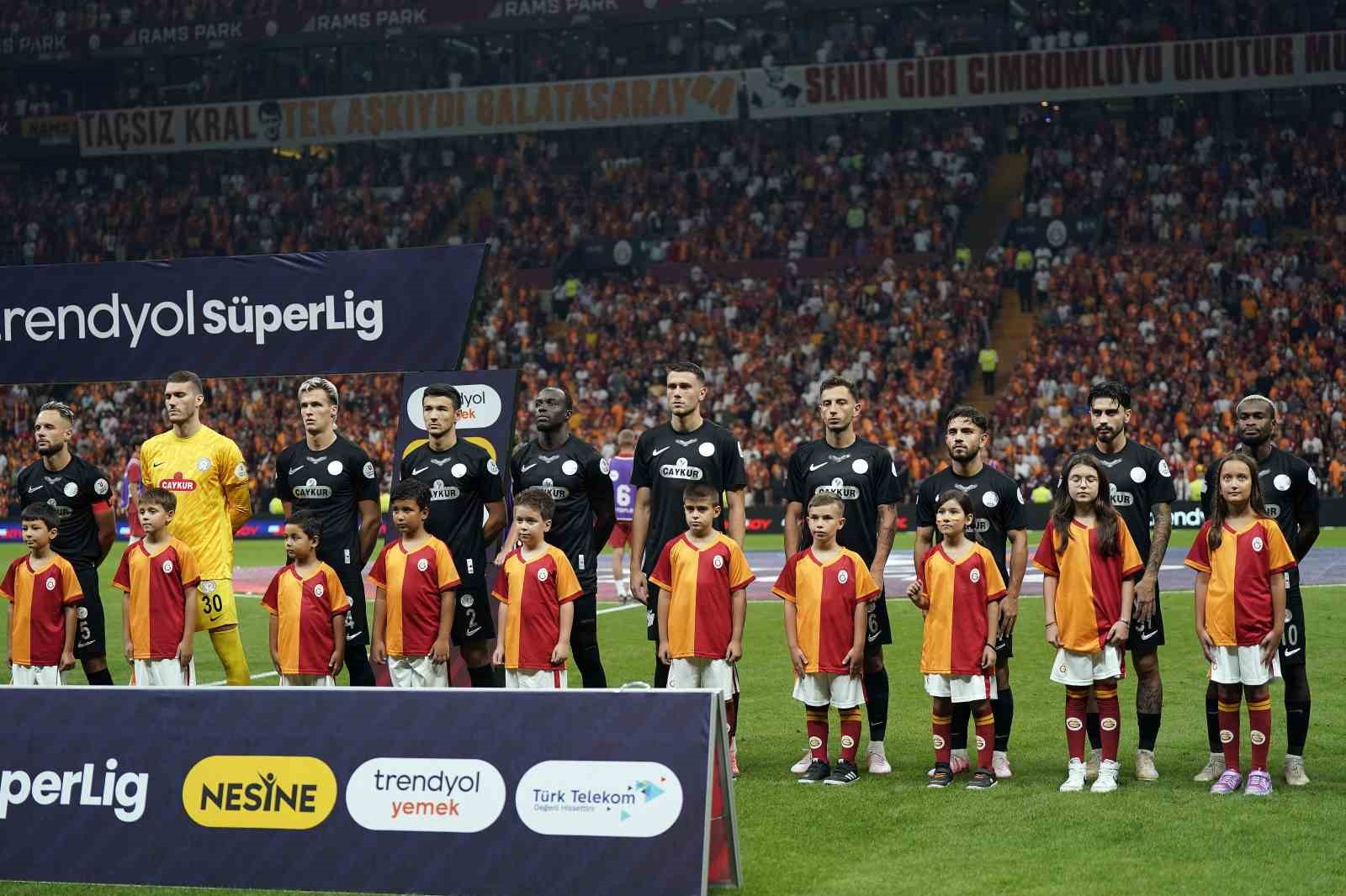 Trendyol Süper Lig: Galatasaray: 1 - Çaykur Rizespor: 0 (Maç devam ediyor)
