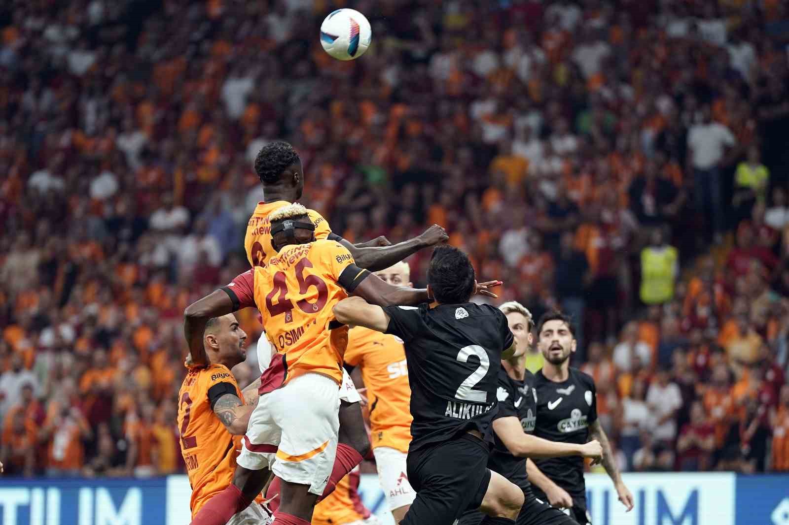 Trendyol Süper Lig: Galatasaray: 1 - Çaykur Rizespor: 0 (Maç devam ediyor)
