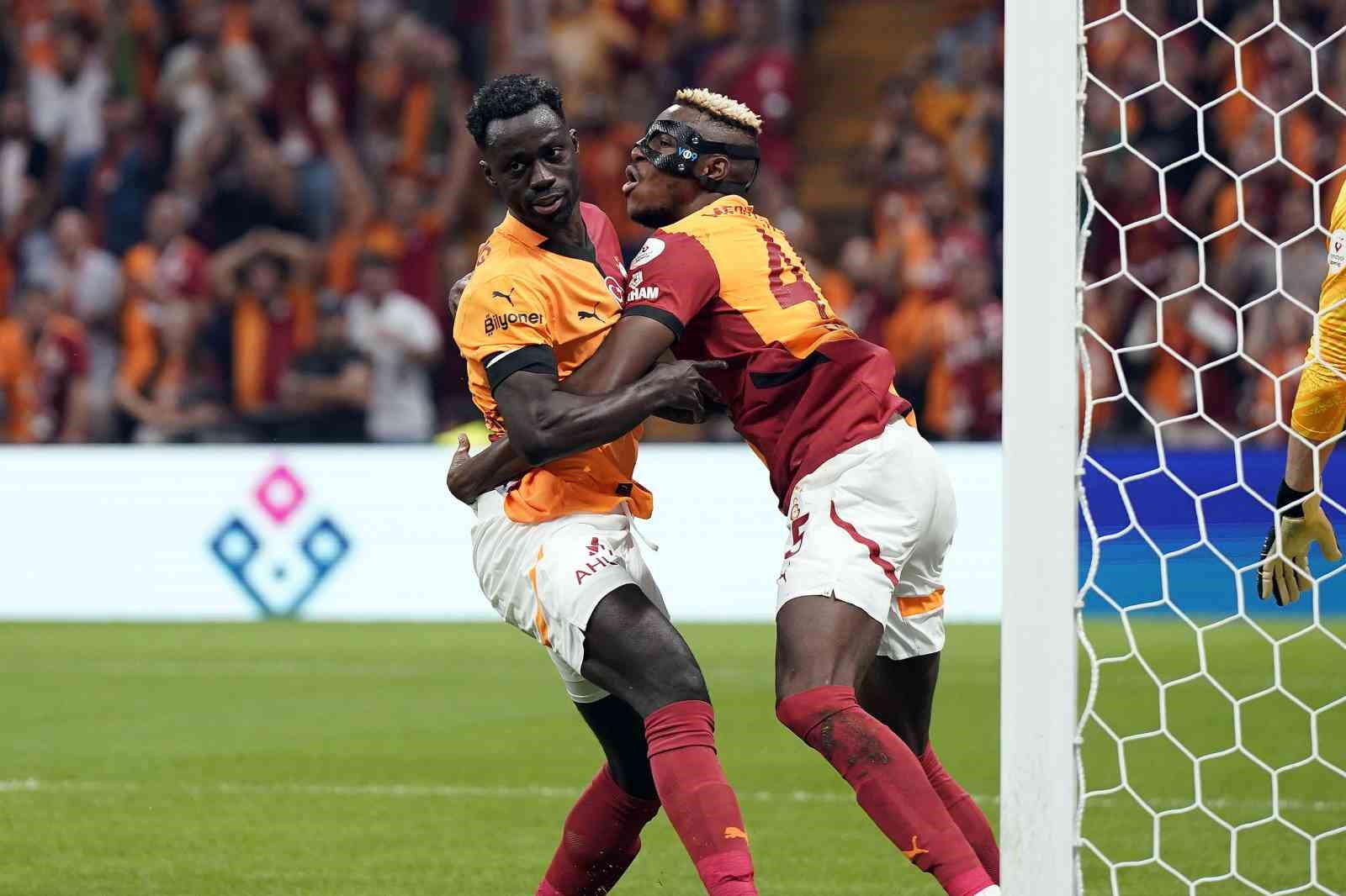 Trendyol Süper Lig: Galatasaray: 1 - Çaykur Rizespor: 0 (Maç devam ediyor)
