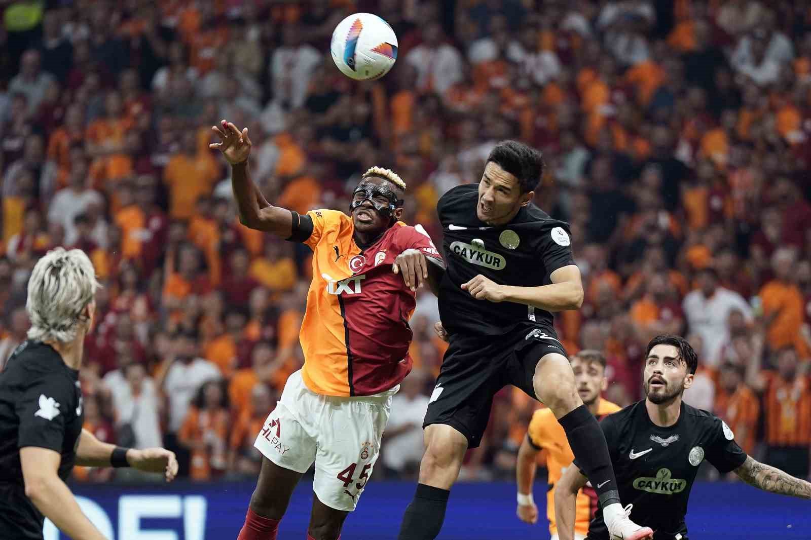 Trendyol Süper Lig: Galatasaray: 2 - Çaykur Rizespor:0 (İlk yarı)
