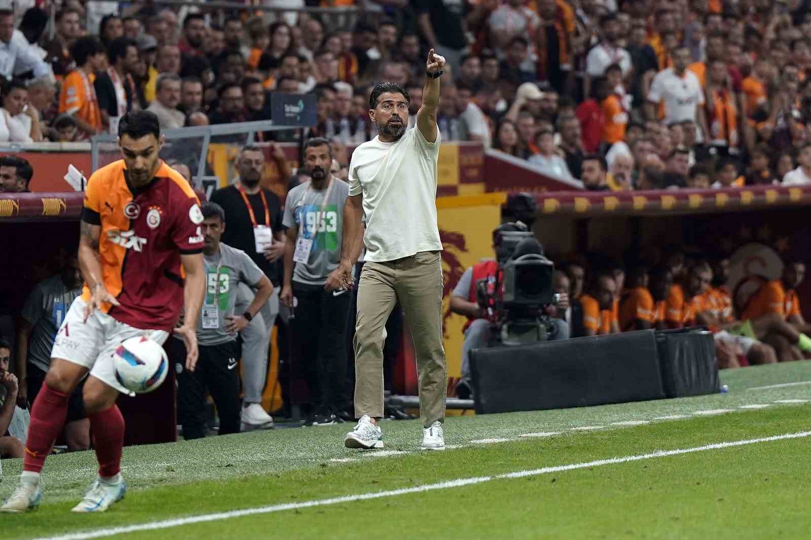 Trendyol Süper Lig: Galatasaray: 2 - Çaykur Rizespor:0 (İlk yarı)
