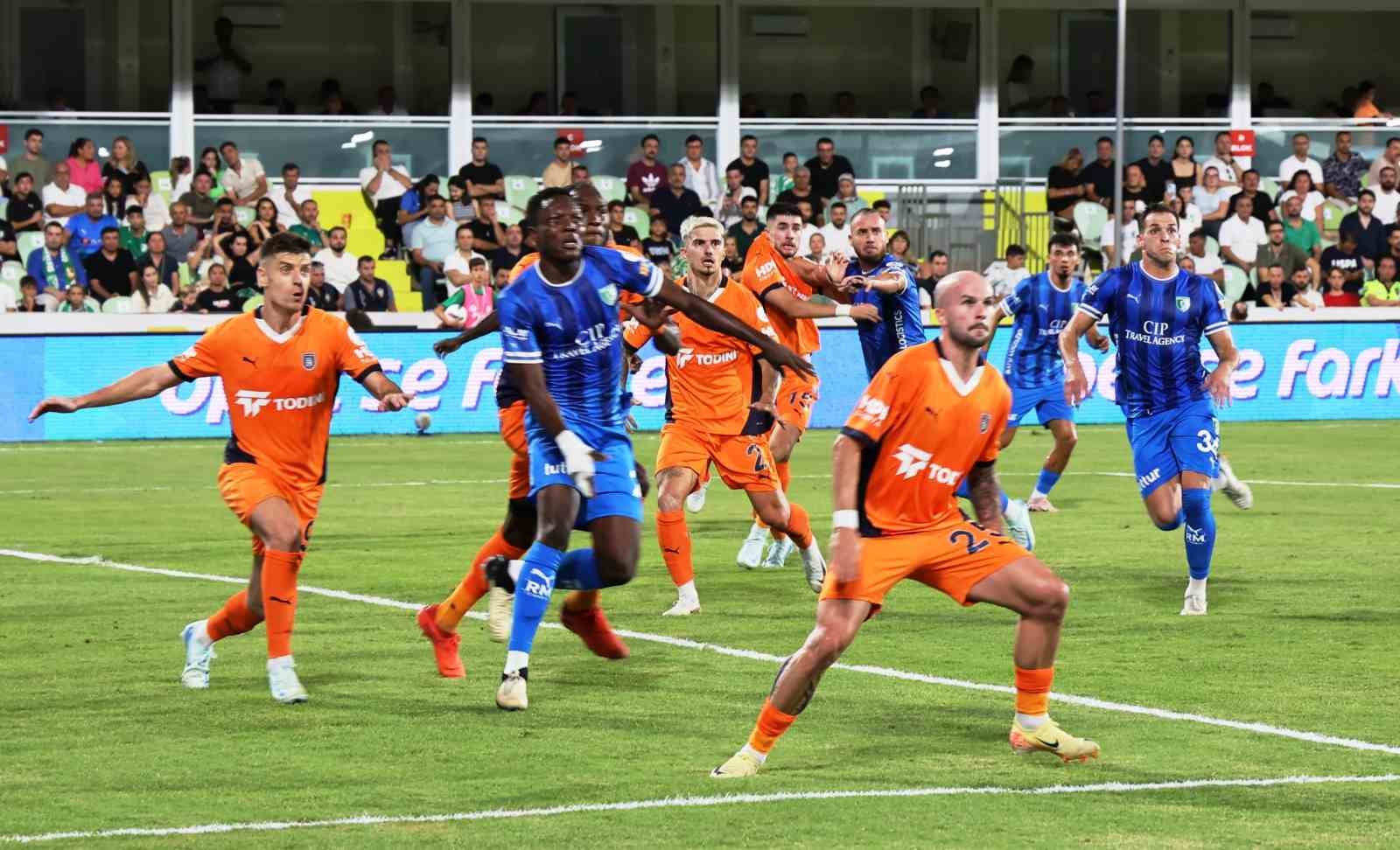 Trendyol Süper Lig: Bodrum FK: 0 - Başakşehir FK: 0 (İlk yarı)
