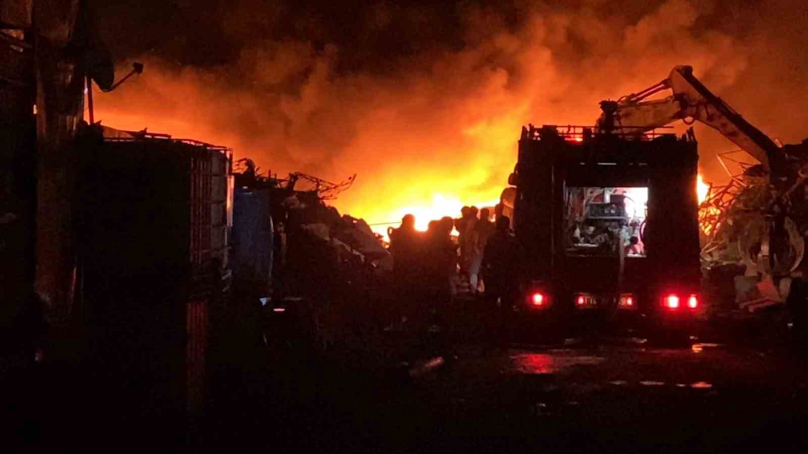 Bursa’da geri dönüşüm firmasında korkutan yangın
