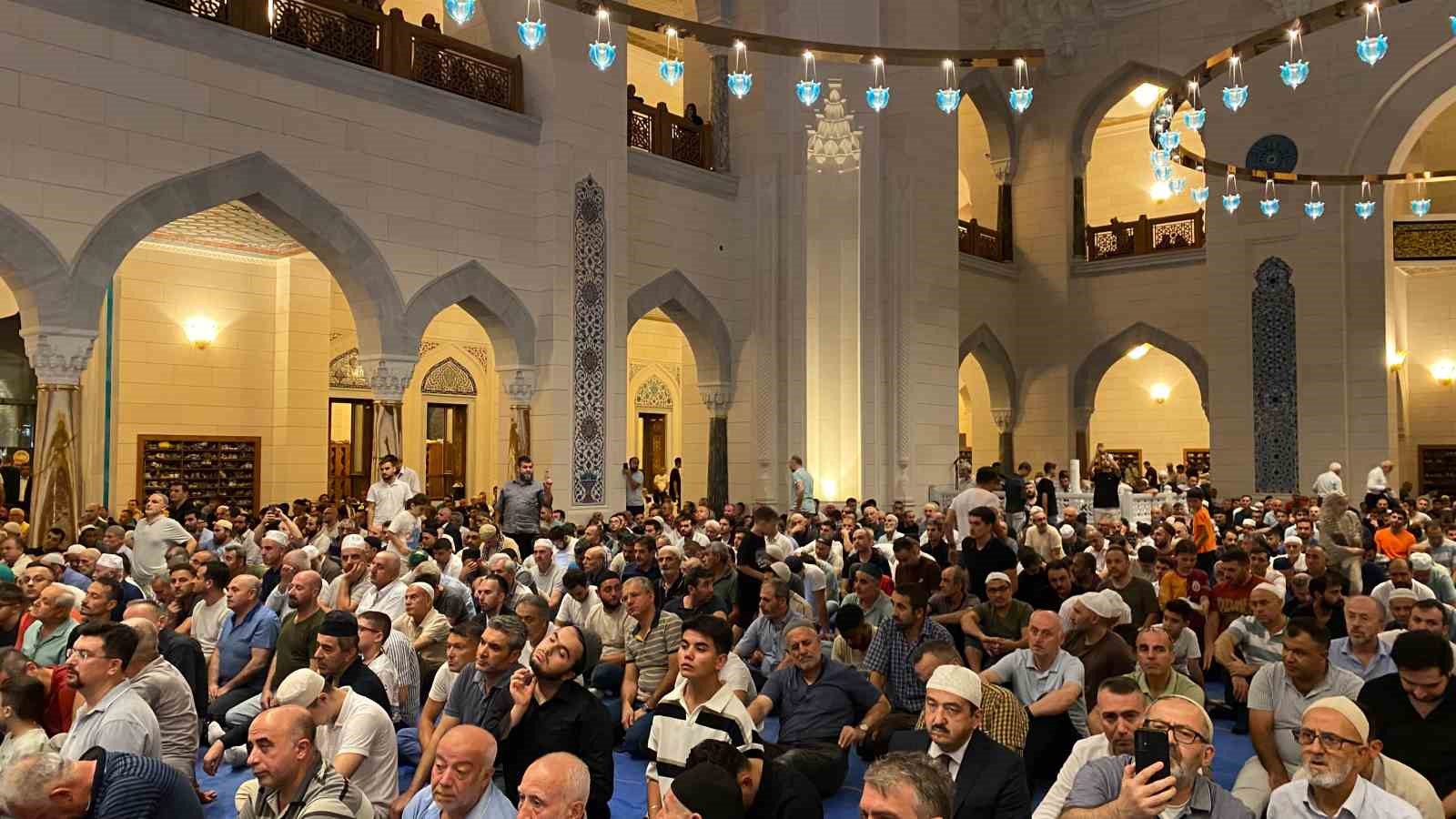 Barbaros Hayrettin Paşa Cami’nde Mevlit Kandili idrak edildi
