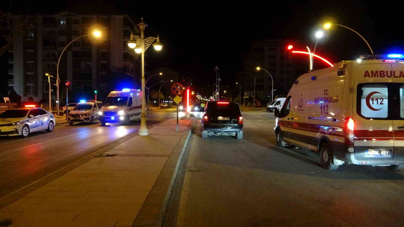 Sivil polis aracının karıştığı kazada 1’i polis 4 kişi yaralandı
