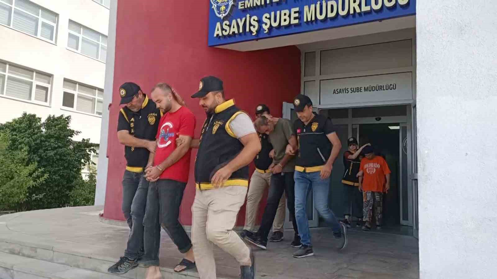 Adana’da birçok farklı suçtan aranan 1’i kadın 3 hükümlü yakalandı
