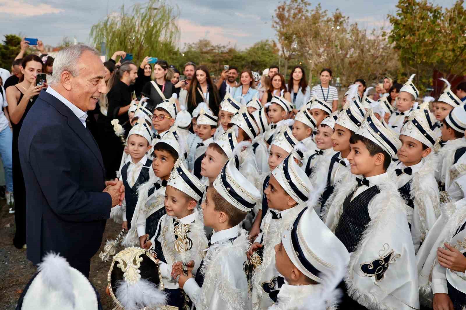 Küçükçekmece’de toplu sünnet şöleni: 162 çocuk sünnet edildi
