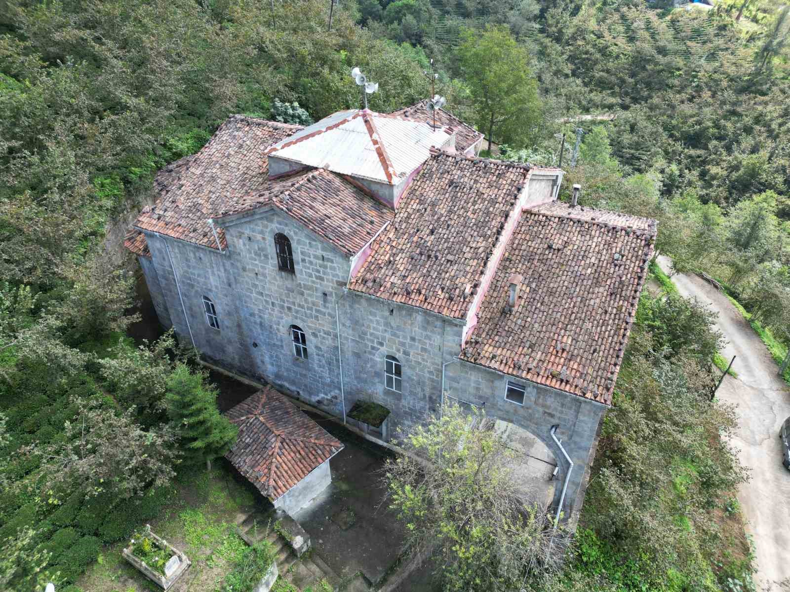 Yaklaşık bir asırdır cami olarak hizmet veriyor
